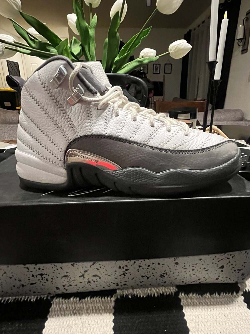 Air Jordan 12 Retro 'Dark Grey' (White/Dark Grey)
7 youth/ 8.5 women